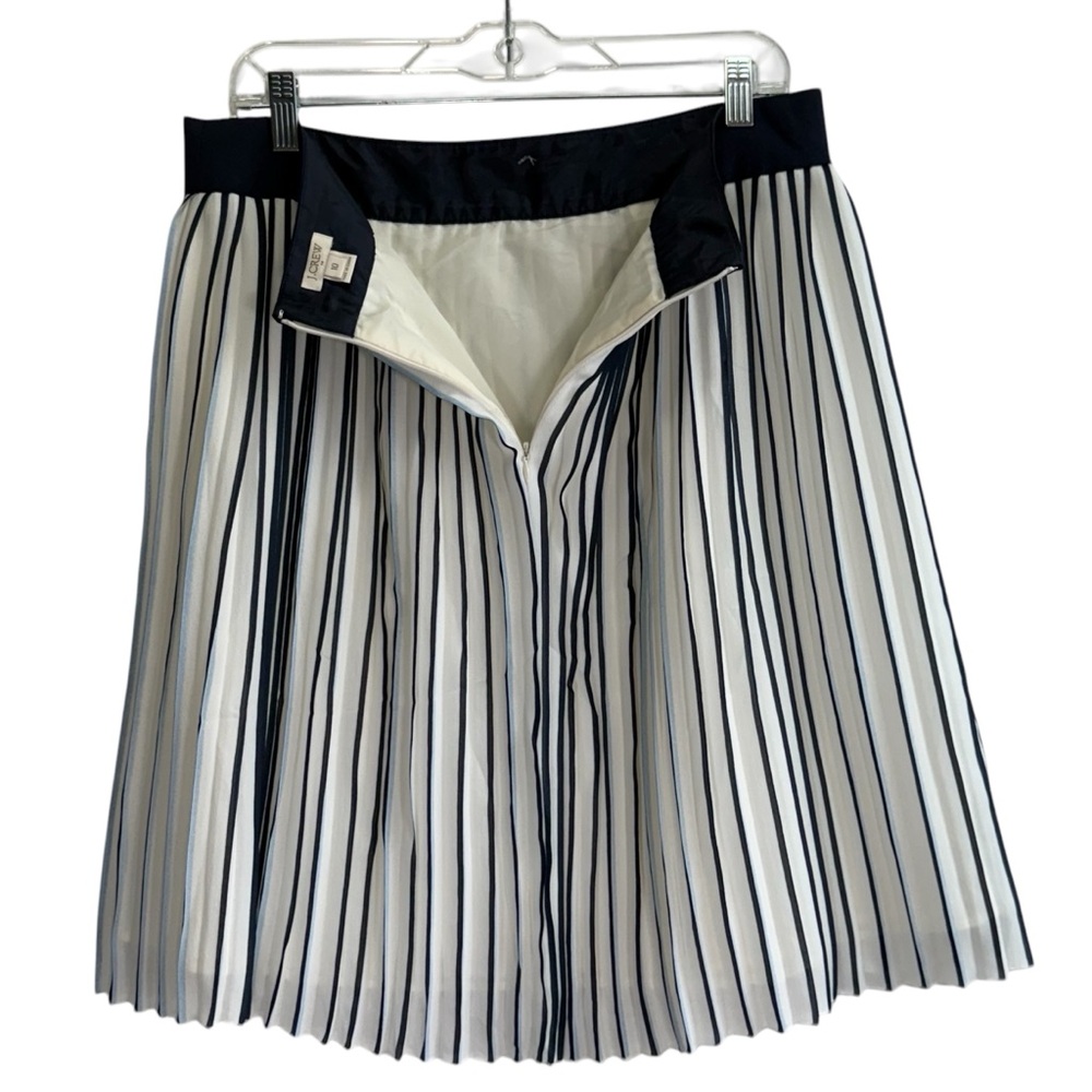 J Crew Navy Blue and White Pleated Midi Skirt.
Size 10 - Picture 5 of 12